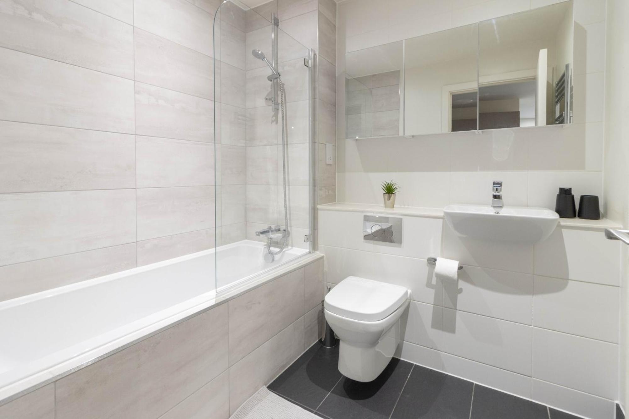 شقة Linacre 11 - Modern 2 Bed Behind The Cathedral With Free Parking And Fast Wifi إكزيتر المظهر الخارجي الصورة