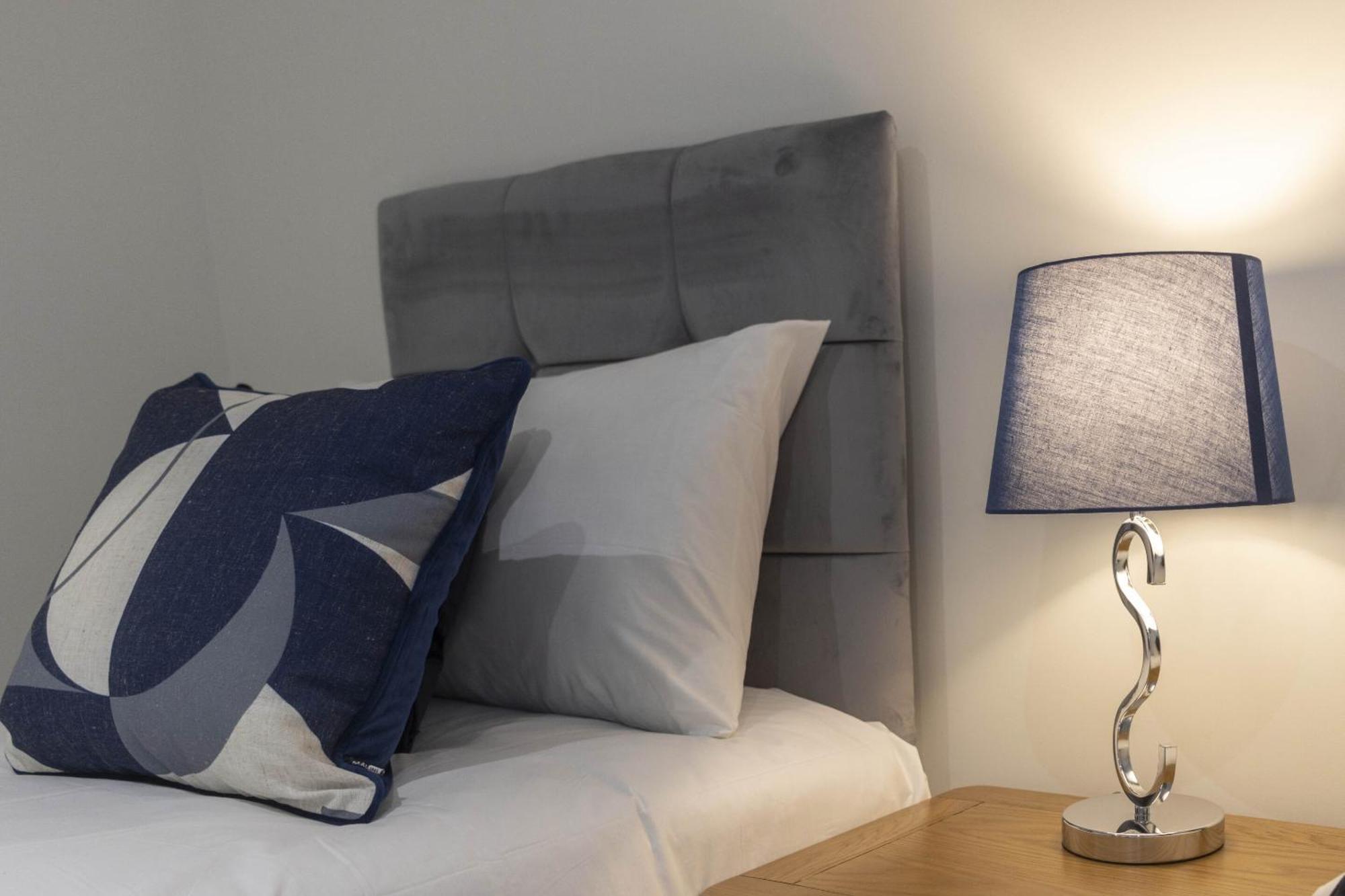 شقة Linacre 11 - Modern 2 Bed Behind The Cathedral With Free Parking And Fast Wifi إكزيتر المظهر الخارجي الصورة
