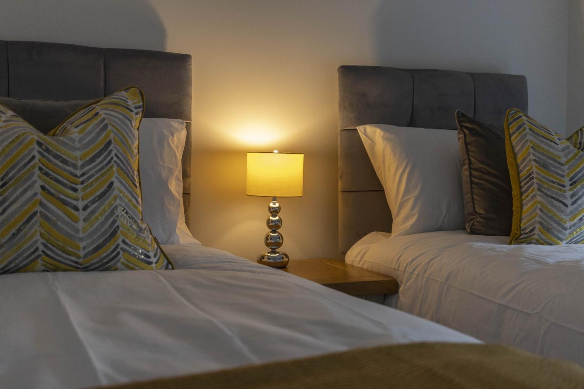 شقة Linacre 11 - Modern 2 Bed Behind The Cathedral With Free Parking And Fast Wifi إكزيتر المظهر الخارجي الصورة