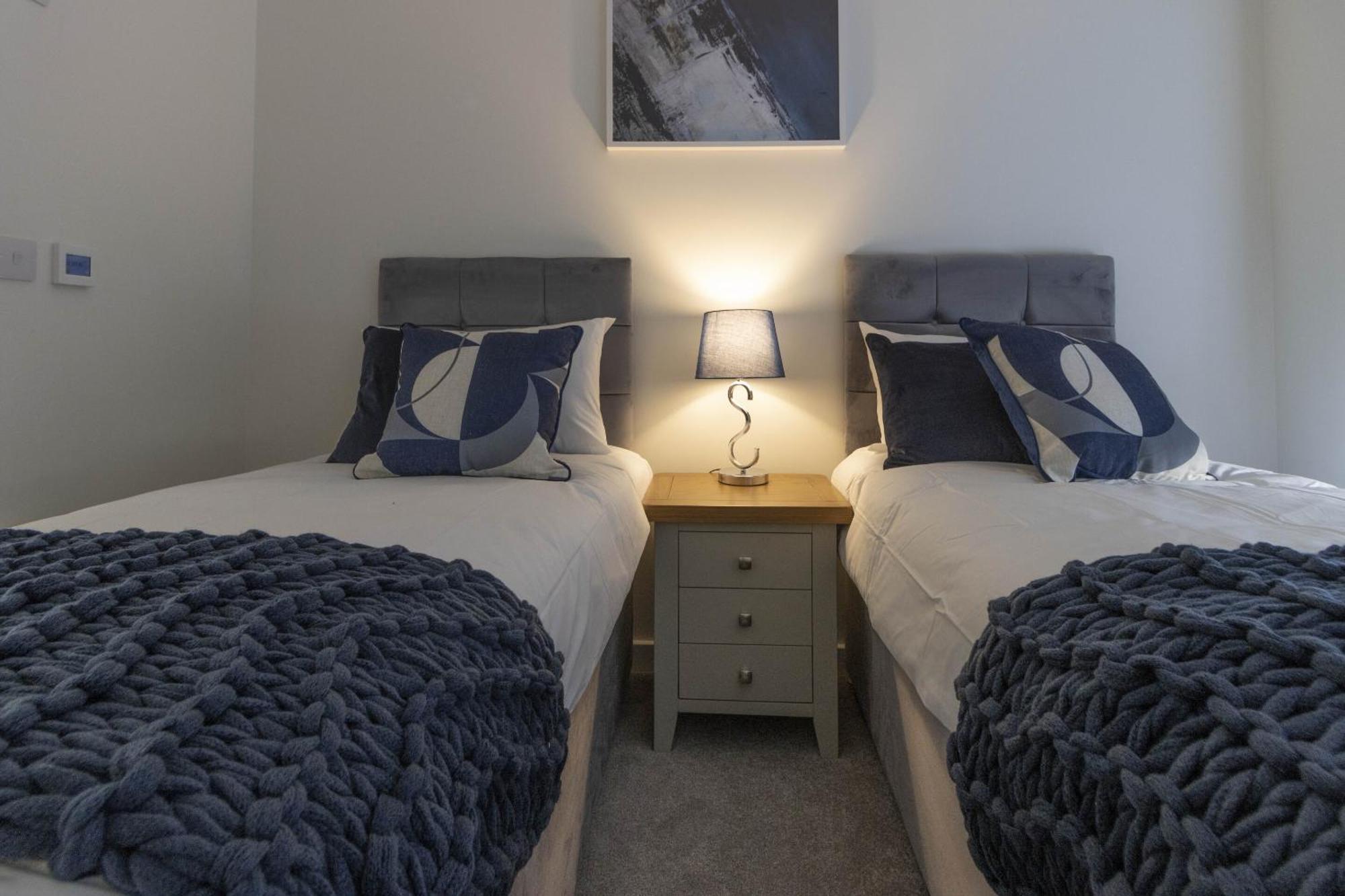 شقة Linacre 11 - Modern 2 Bed Behind The Cathedral With Free Parking And Fast Wifi إكزيتر المظهر الخارجي الصورة